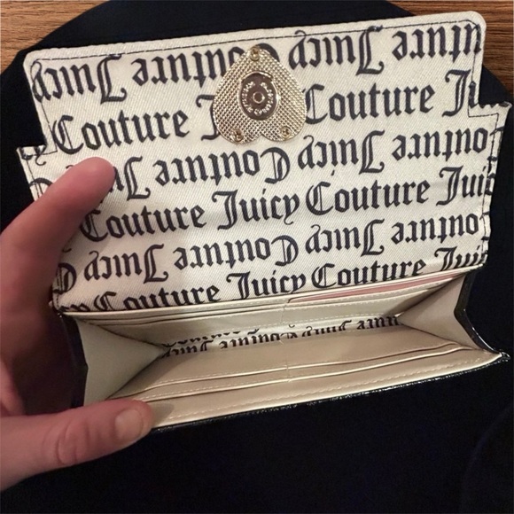 Juicy Couture Liquorice Open Heart Single Gusset Faux Patent Leather Wallet - Picture 4 of 4